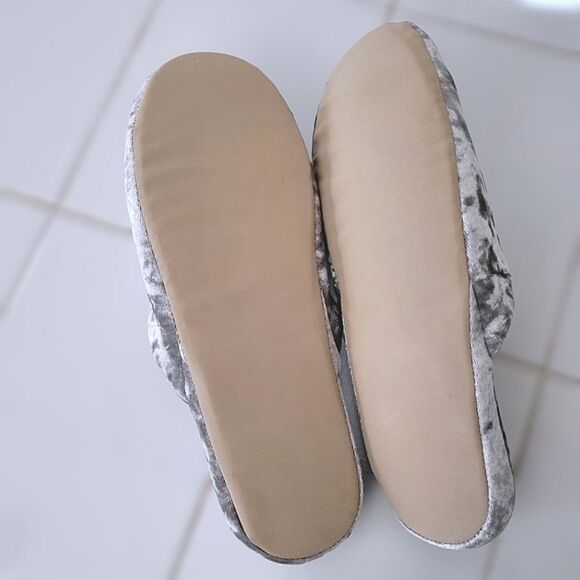 NWT Puebco Velvet Slipper in Silver - Picture 5 of 6